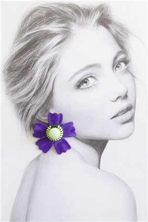 Lavande L’Aster Acrylic Flower Stud Earrings