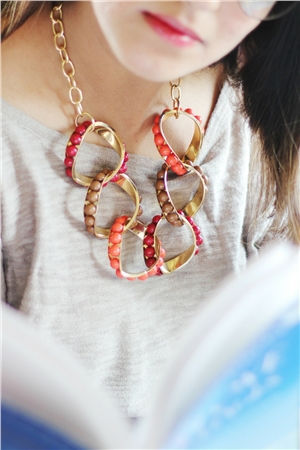 Merlot Interlocked Loops Resin Red Necklace